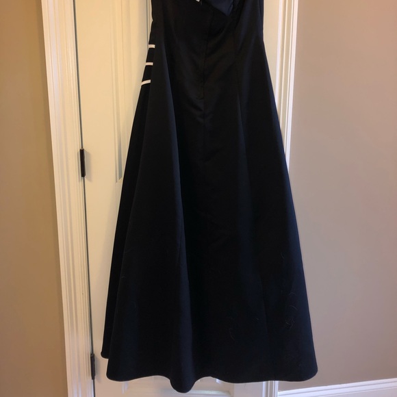 COPY - Ball Gown - Picture 3 of 4